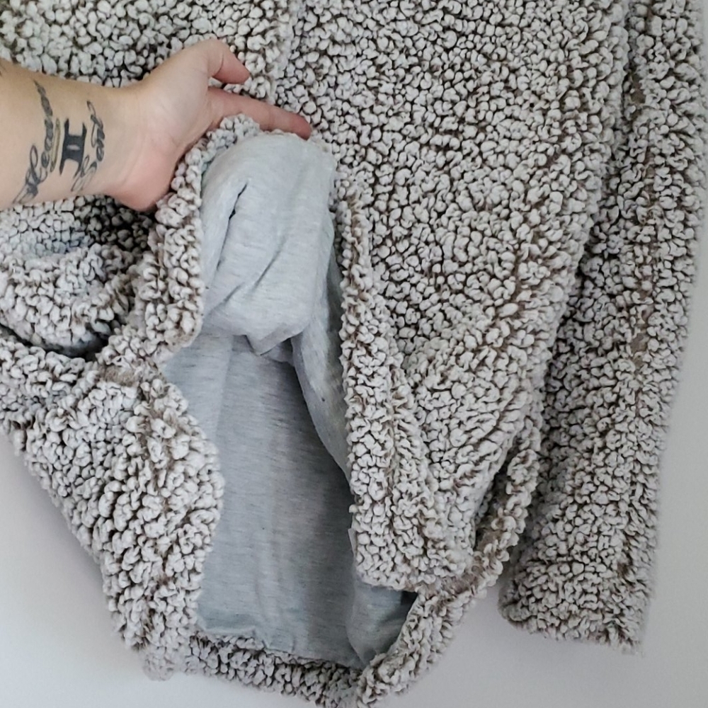 Thread & Supply Fluffy pullover - Picture 4 of 4